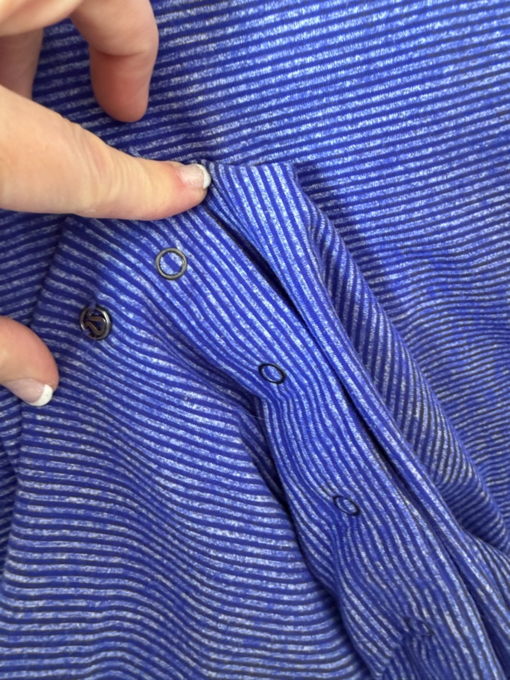 Lululemon Vinyasa Scarf Blue Striped Rulu Snap Wrap - Picture 3 of 3
